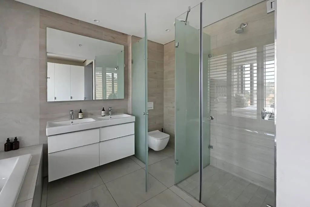 Sara - Modern City Centre Apt - Views! Κέιπ Τάουν 0*,